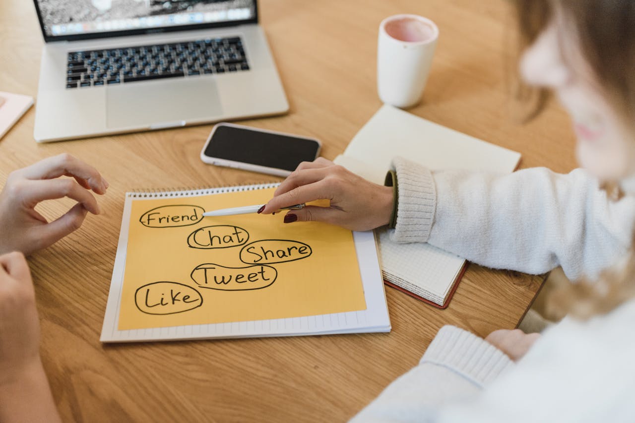 Social Media Marketing Secrets: How to Go Viral and Gain Followers